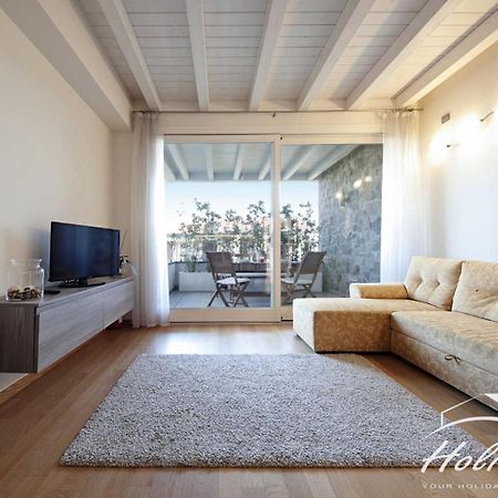 Warda A6 Apartment 代森扎诺-德尔加达 外观 照片