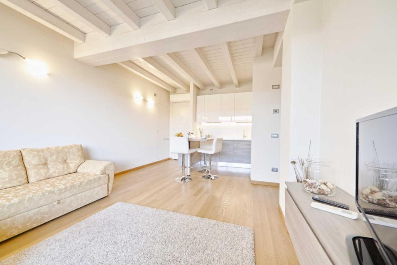 Warda A6 Apartment 代森扎诺-德尔加达 外观 照片